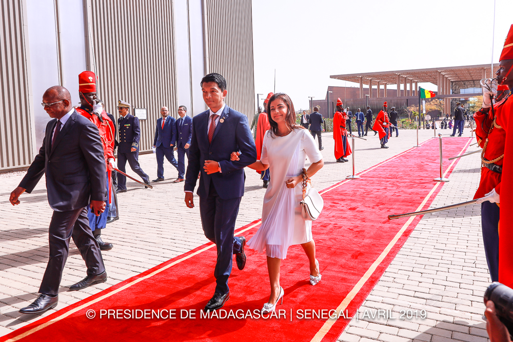 NASAINA MANOKANA HANATRIKA NY FIANIANANA NY FILOHAN'I SENEGAL MACKY SALL NY FILOHA RAJOELINA MIVADY