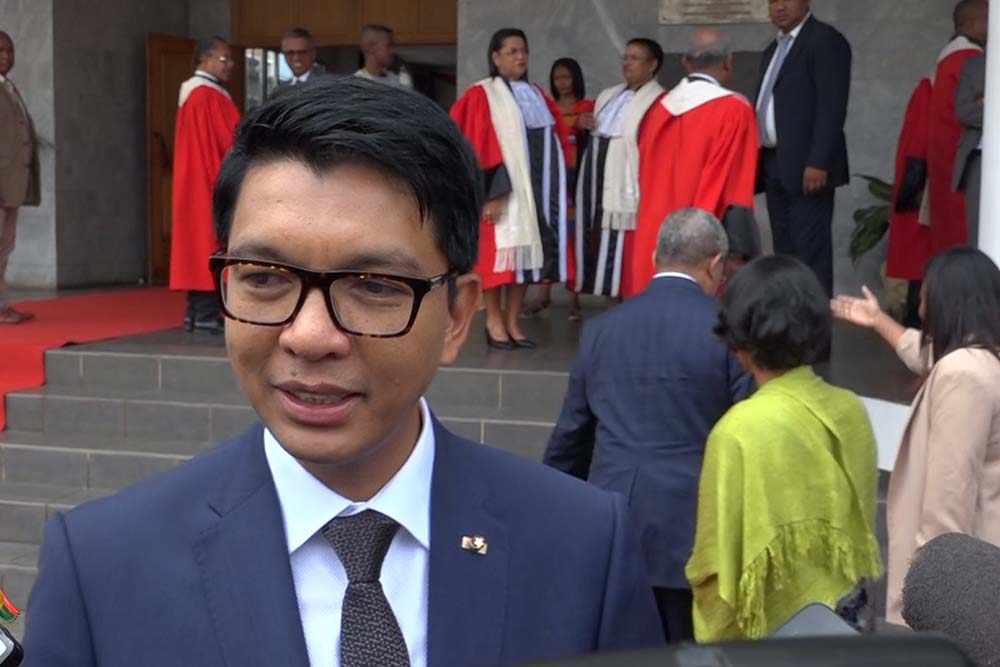 RAHARAHA NOSY MALAGASY : MAMPIRAY NY MALAGASY NY FILOHAM-PIRENENA