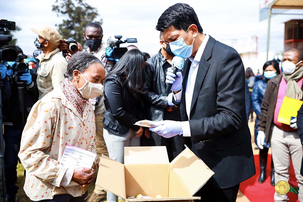 Stade Malacam : Lancement de la distribution des « sosialim-bahoaka » pour  Antananarivo