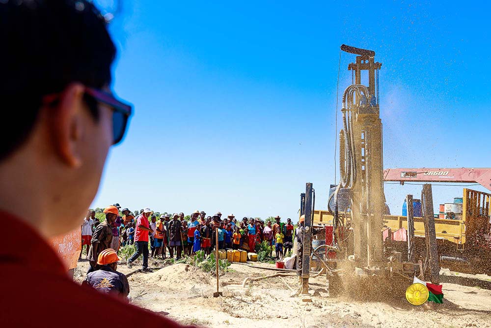 NIVERINA TANY ATSIMO NITONDRA NY VAHAOLANA MAHARITRA ARAKA NY NAMPANANTENAINY NY FILOHA