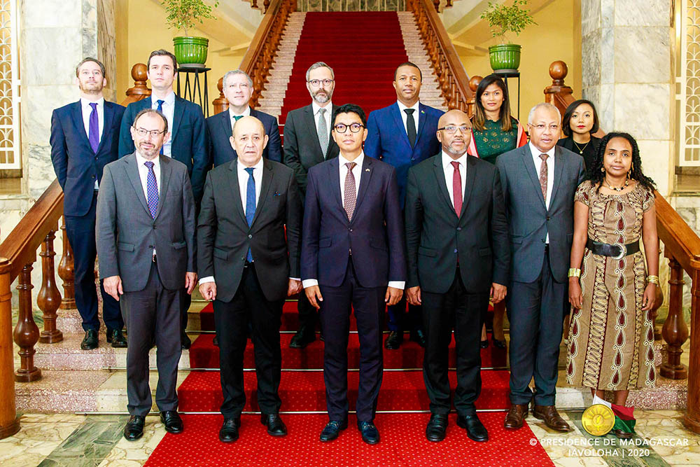 Visite du Ministre français en charge de l'Europe et des Affaires Étrangères, Jean- Yves Le Drian à Madagascar: Signature de deux conventions de partenariat