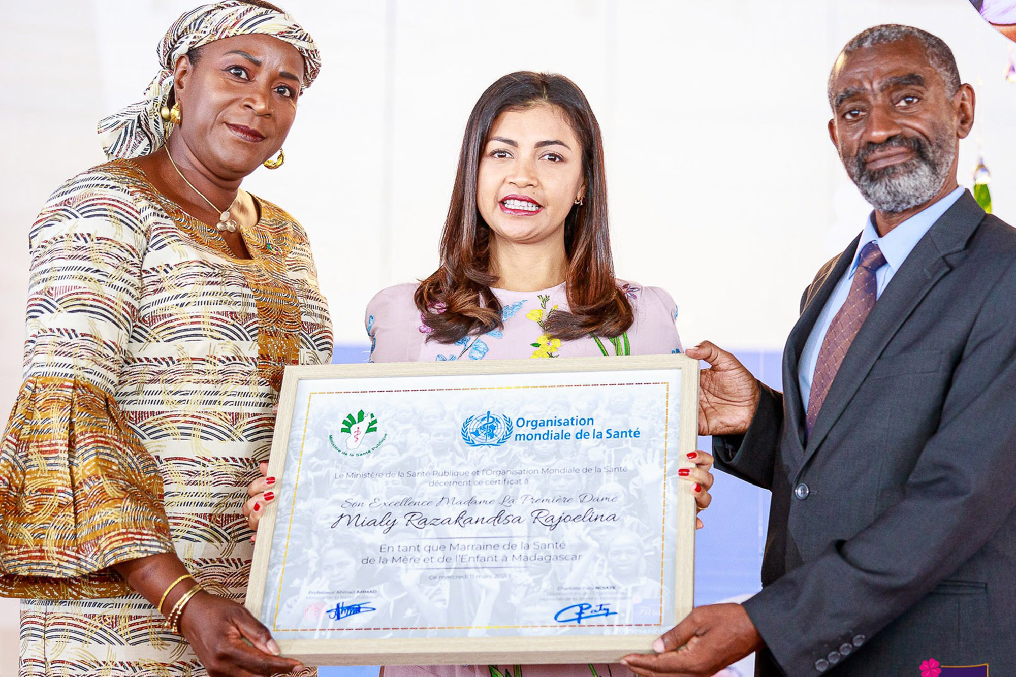 MANKASITRAKA NY EZAKA ATAON-DRAMATOA MIALY RAJOELINA NY OMS