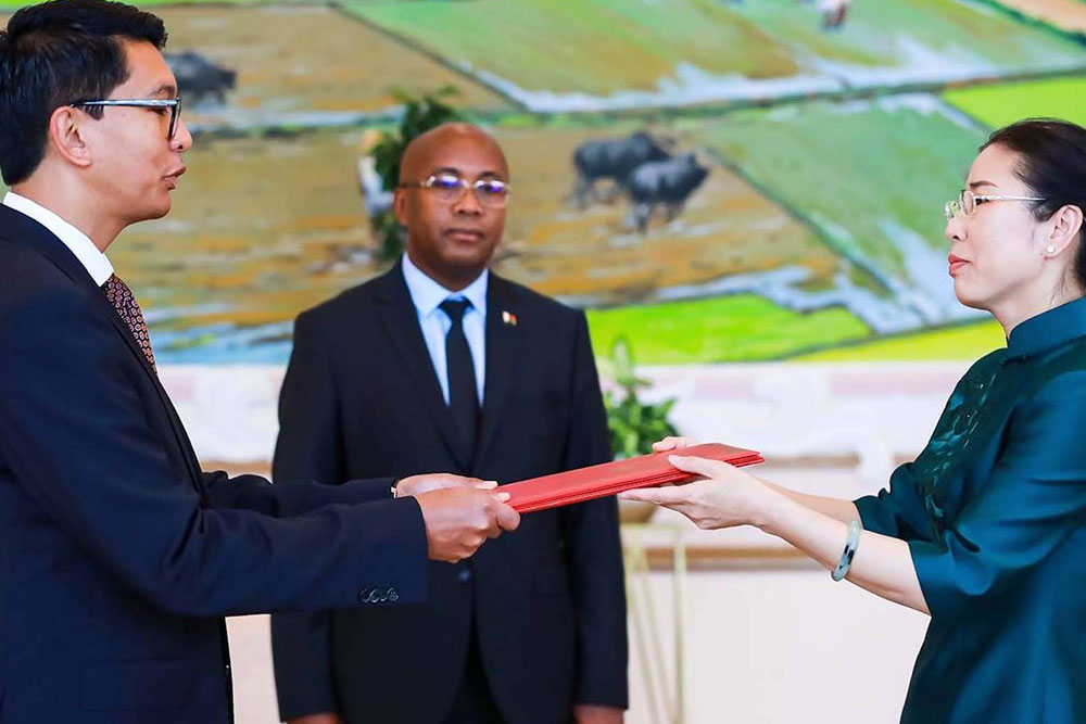 MADAGASIKARA – CHINE : MITOHY NY FIFANAKALOZANA SY NY FIARAHA-MIASA