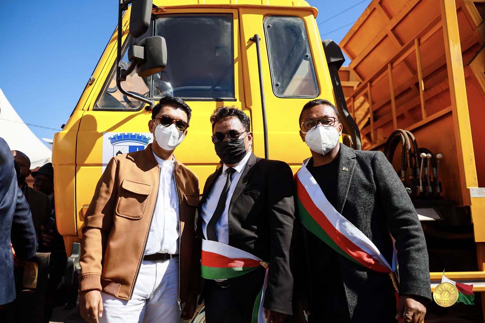Président Andry Rajoelina : Inauguration du stade Manarapenitra d’Ambohidratrimo et remise des camion-bennes à la Mairie d’Ivato