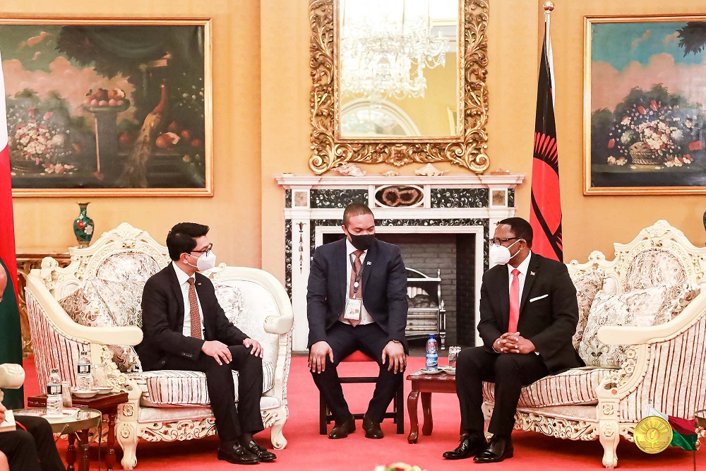 Rencontre bilatérale entre le Président Andry RAJOELINA et le Président du Malawi Lazarus Chakwera