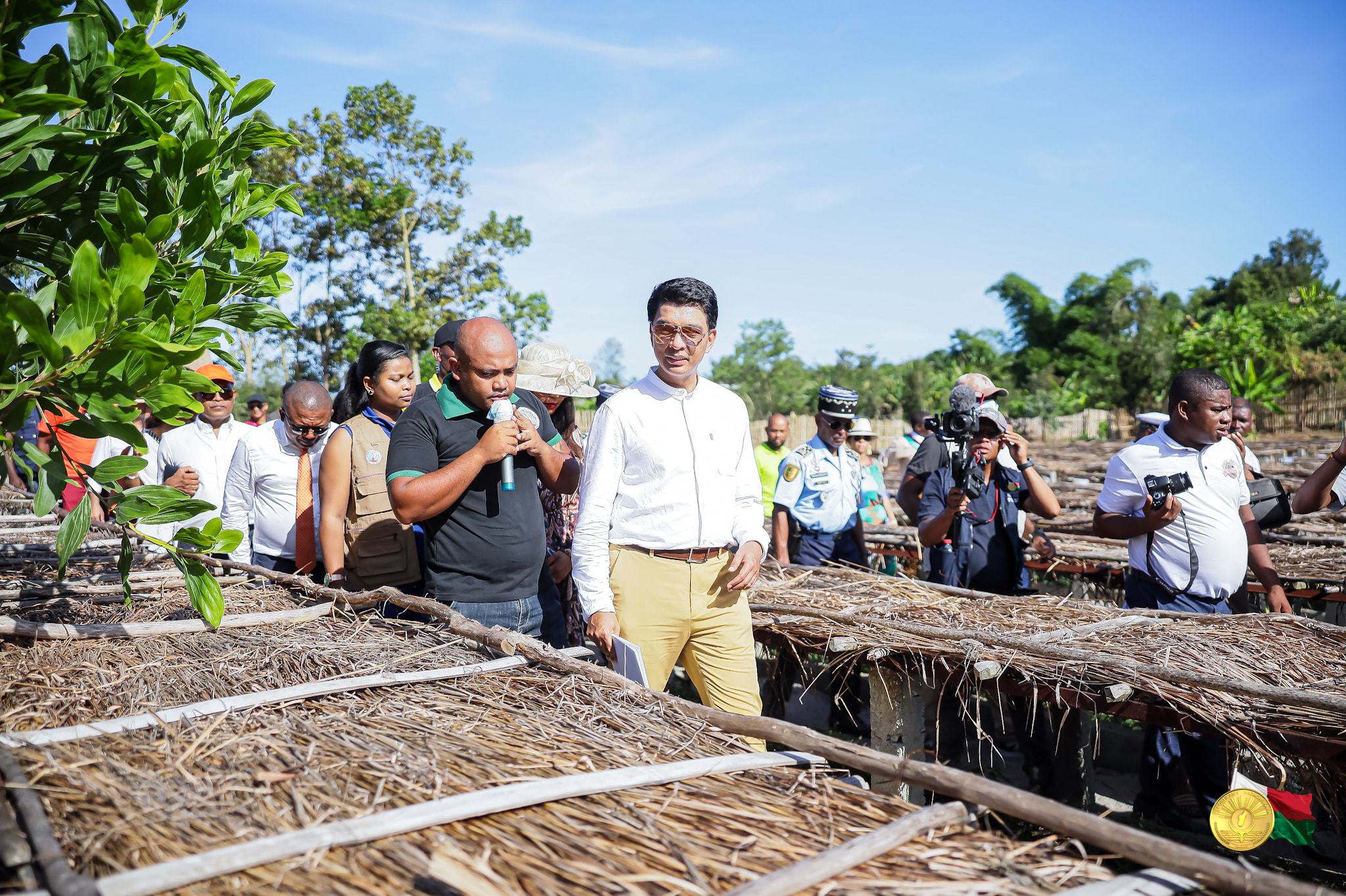 TSY MAINTSY TRATRA NY TANJONA MADAGASIKARA NOSY MAITSO. MALAGASY IRAY HAZO IRAY FARAFAHAKELINY.