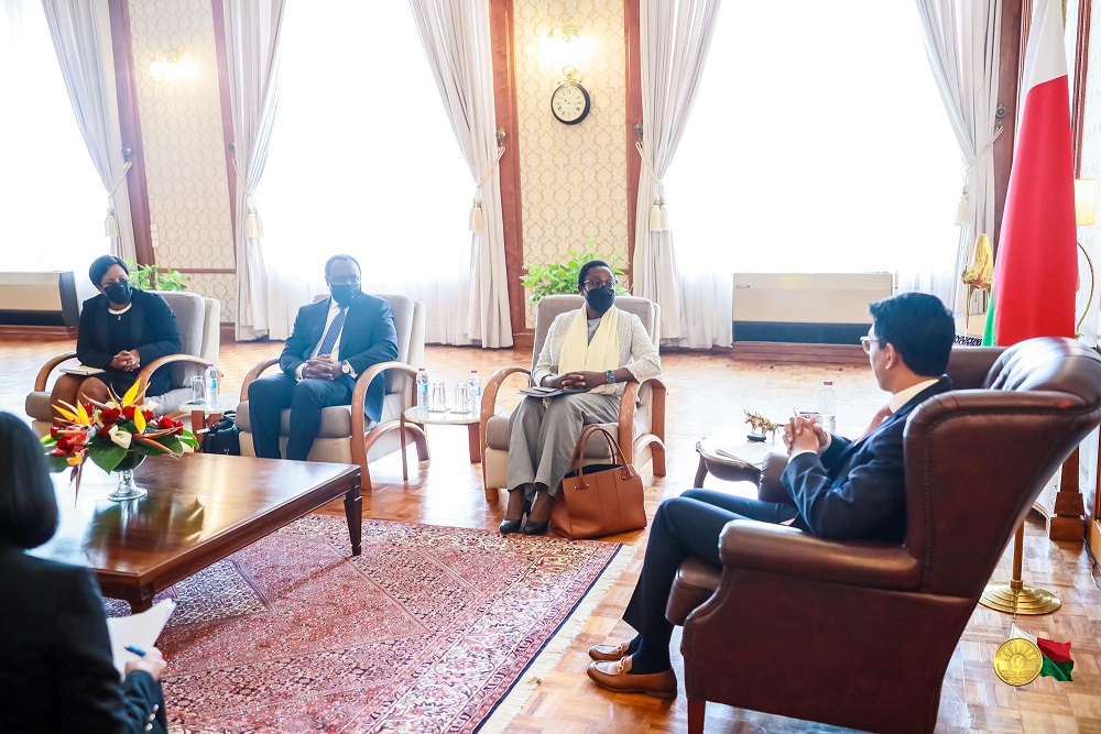 FIHAONAN’NY FILOHAM-PIRENENA ANDRY RAJOELINA TAMIN’NY SOLONTENAN’NY BANKY IRAISAM-PIRENENA