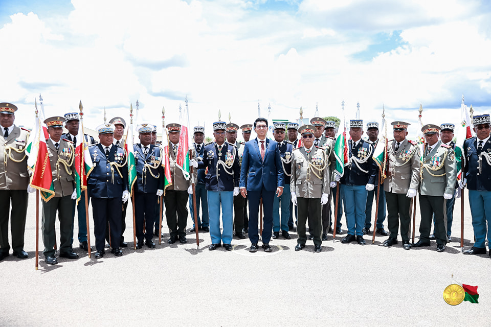 Remise des étendards aux Officiers Généraux promus au titre de l'année 2021