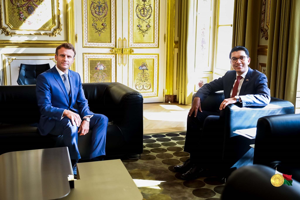 Rencontre entre le Président Emmanuel Macron et le Président Andry Rajoelina ce jour, Lundi 29 août 2022, sur le renforcement des relations bilatérales  entre les deux pays.