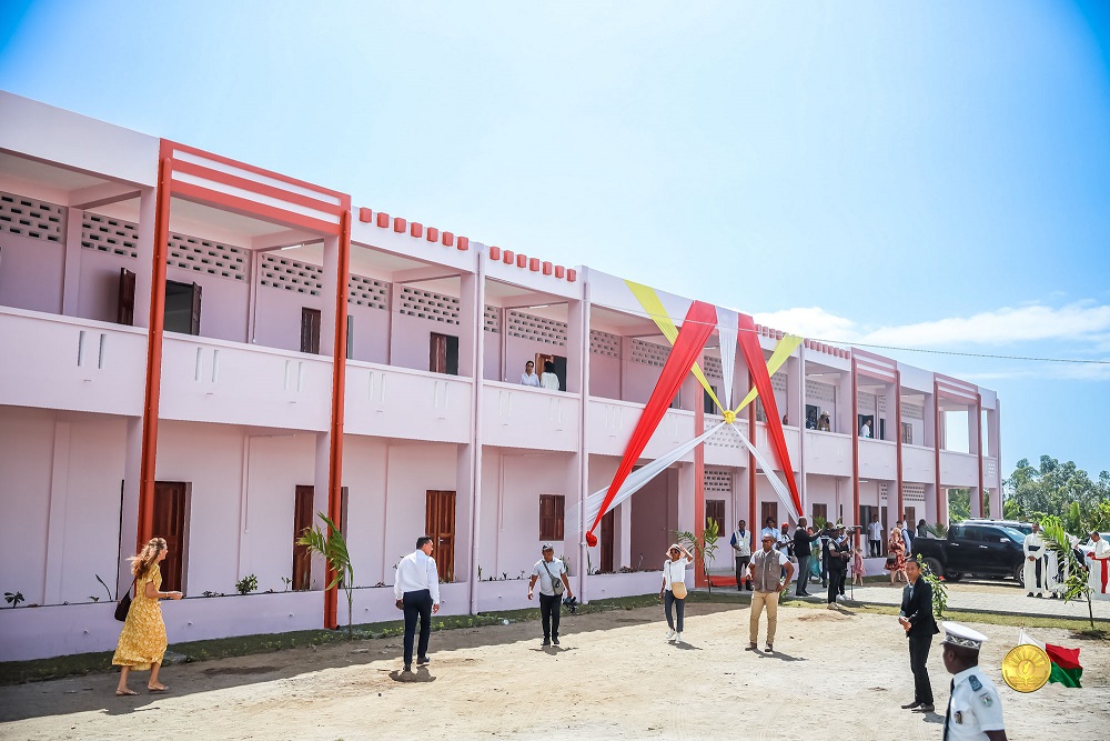 Inauguration du grand Séminaire d'Analamalotra et lancement des travaux  de construction de l'Hôpital Catholique de Madagascar et de la RN5