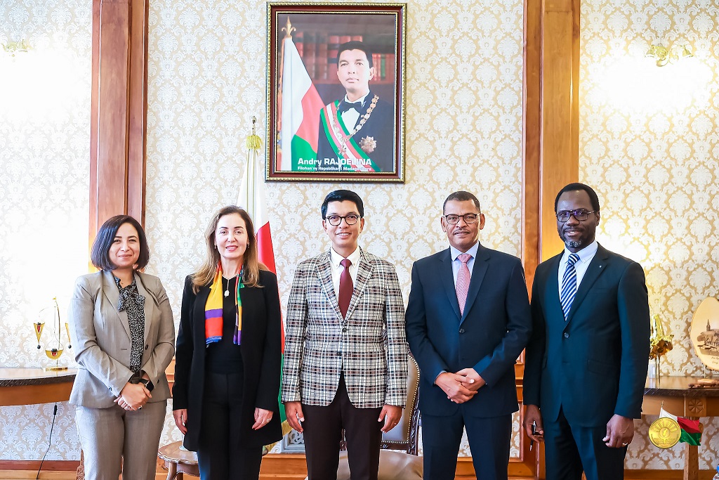 Rencontre du Président avec la Directrice Générale de la BAD pour l’Afrique  Australe 