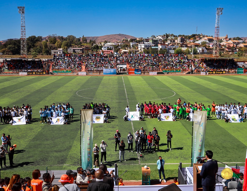 Inauguration de la tribune centrale du stade Elgeco Plus 