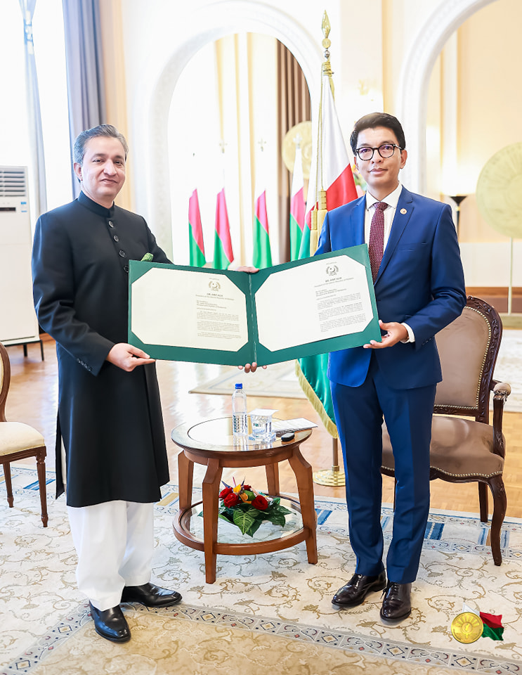 Diplomatie : Présentation des Lettres de créance des Ambassadeurs de la  Finlande, du Pakistan et du Vietnam