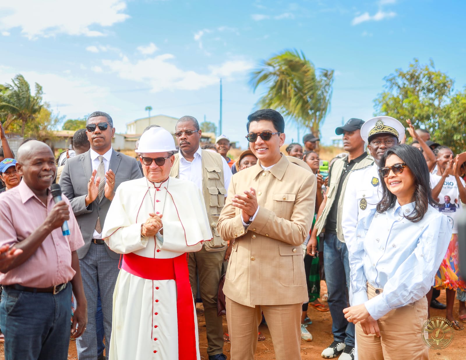Le Président Andry Rajoelina et son épouse assistent à la messe d’ouverture du KEN à Antsiranana et rappelle l’importance de la Foi