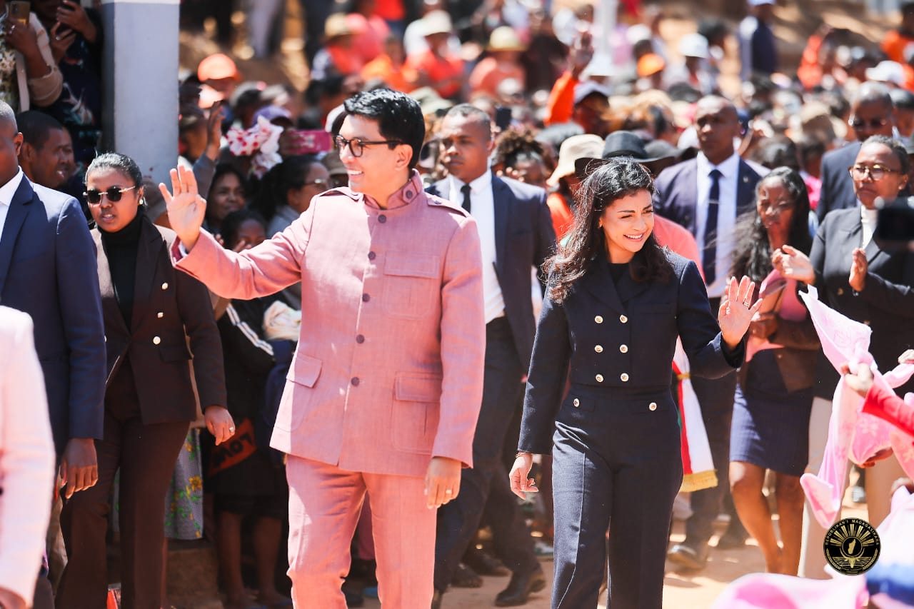 Fanolorana fitaovam-pianarana ho en'ny mpianatry ny Epp Ambatobe