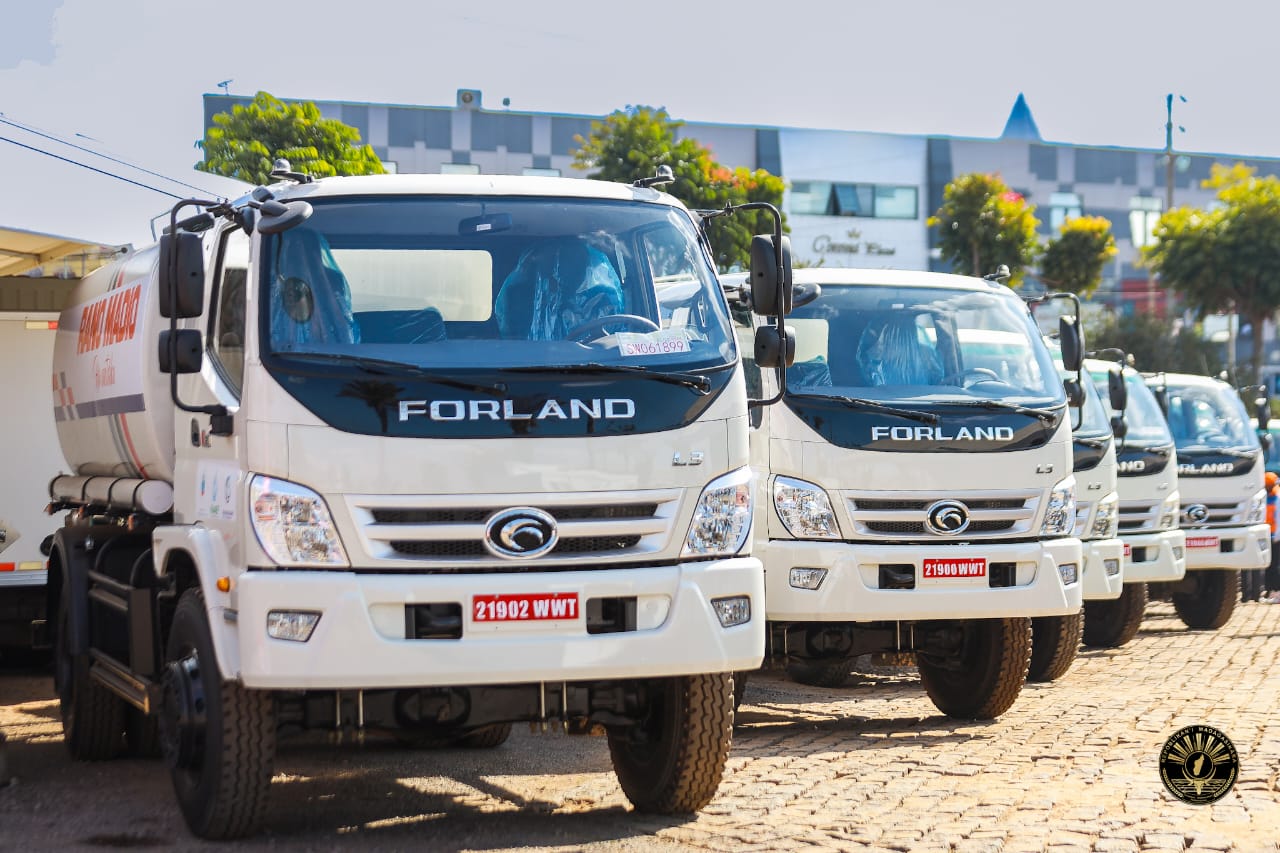 18 camions-citernes remis à l’État Malagasy pour renforcer l’accès à l’eau  potable