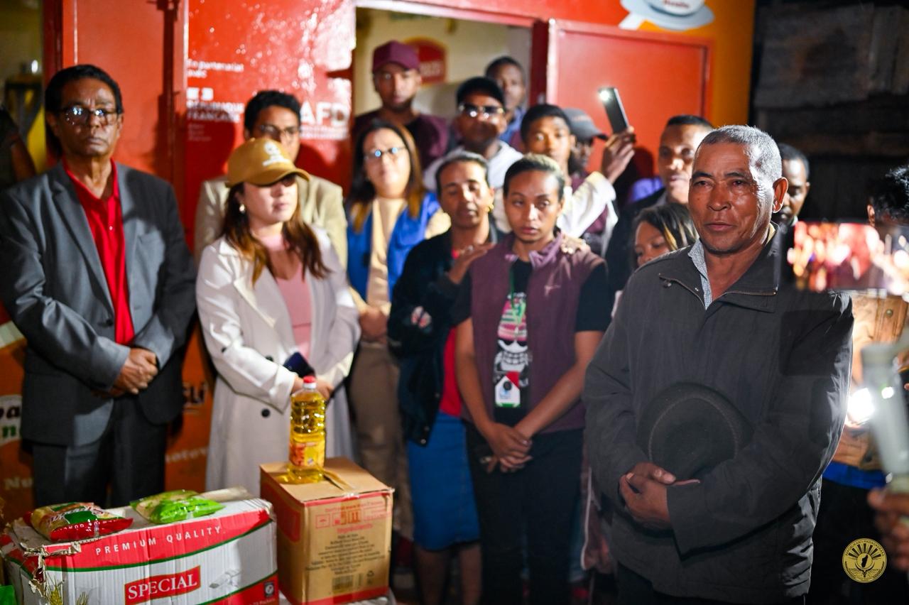 24 DESAMBRA 2025 | Fanomezana fanampiana ho an'ireo rava trano teny Anosibe Angarangarana