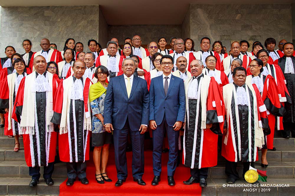 FOTOAM-PITSARANA NANDRAISANA NY FIANIANAN’NY GOVERNORA VAOVAON’NY BANKY FOIBEN’I MADAGASIKARA