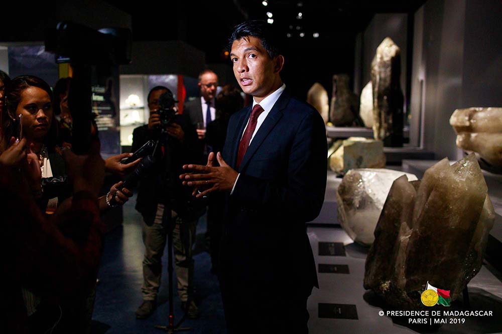 Cérémonie de remise des travaux et des archives du BRGM Paris : « Pour une politique d'exploitation, de gestion et de valorisation plus réfléchies et plus responsables des ressources naturelles malagasy »