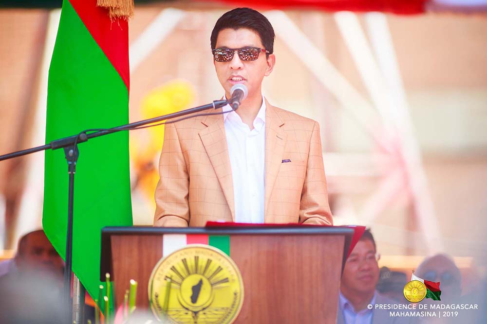 Assainissement de la capitale : dotation de 35 camions, 175 bacs à ordures et équipements au SAMVA