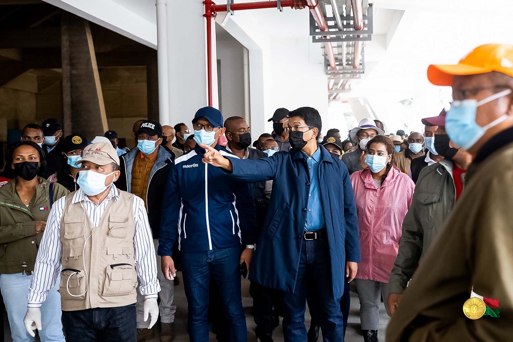 Aide aux sinistrés des inondations : Descente du Président Andry Rajoelina  au site d’hébergement à Mahamasina