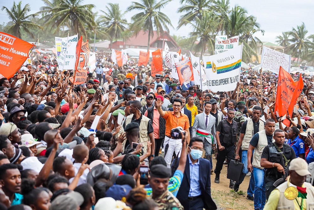 Déplacement à Sambava : le Président de la République Andry  Rajoelina répond aux besoins de la population locale