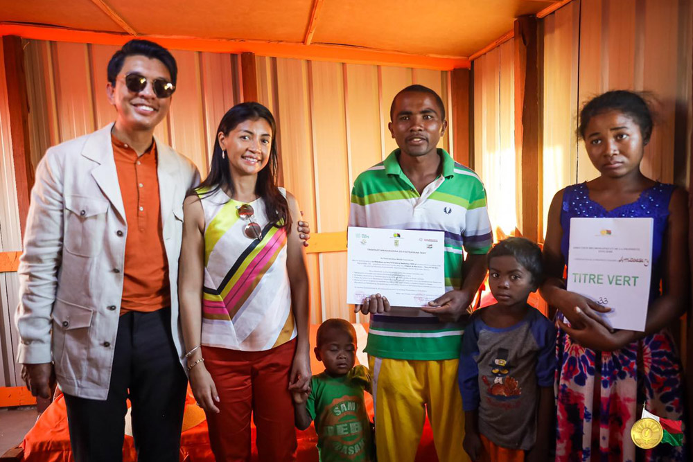 TITRE VERT : MIROSO MANKANY AMIN'NY FAHALEOVANTENA ARA-TSAKAFO NY VAHOAKAN'NY FARITRA ATSIMO