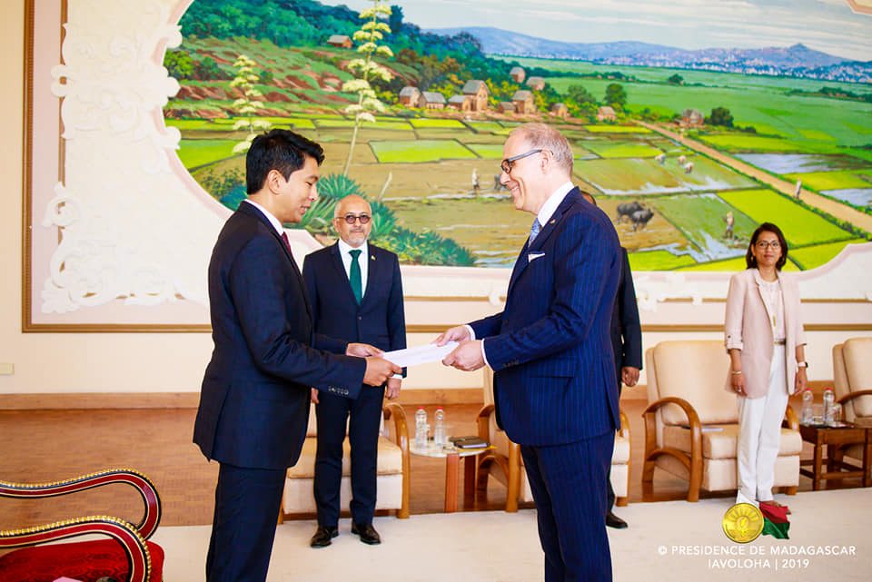 ALEMANA - MADAGASIKARA: MANAMAFY NY FIARAHA-MIASA AMIN'NY SEHATRA MARO