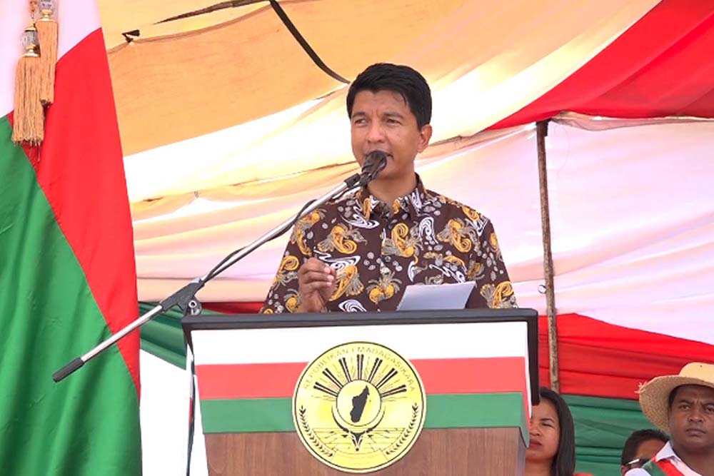 FAMPIROBOROBOANA NY FAMBOLENA : NAHOMBY NY TETIKASA FANAJARIANA LEMAKA NATOMBOKY NY FANJAKANA